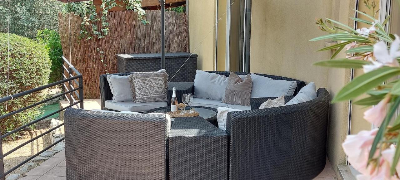 Beautiful Villa With A Stunning View Roujan Exteriör bild
